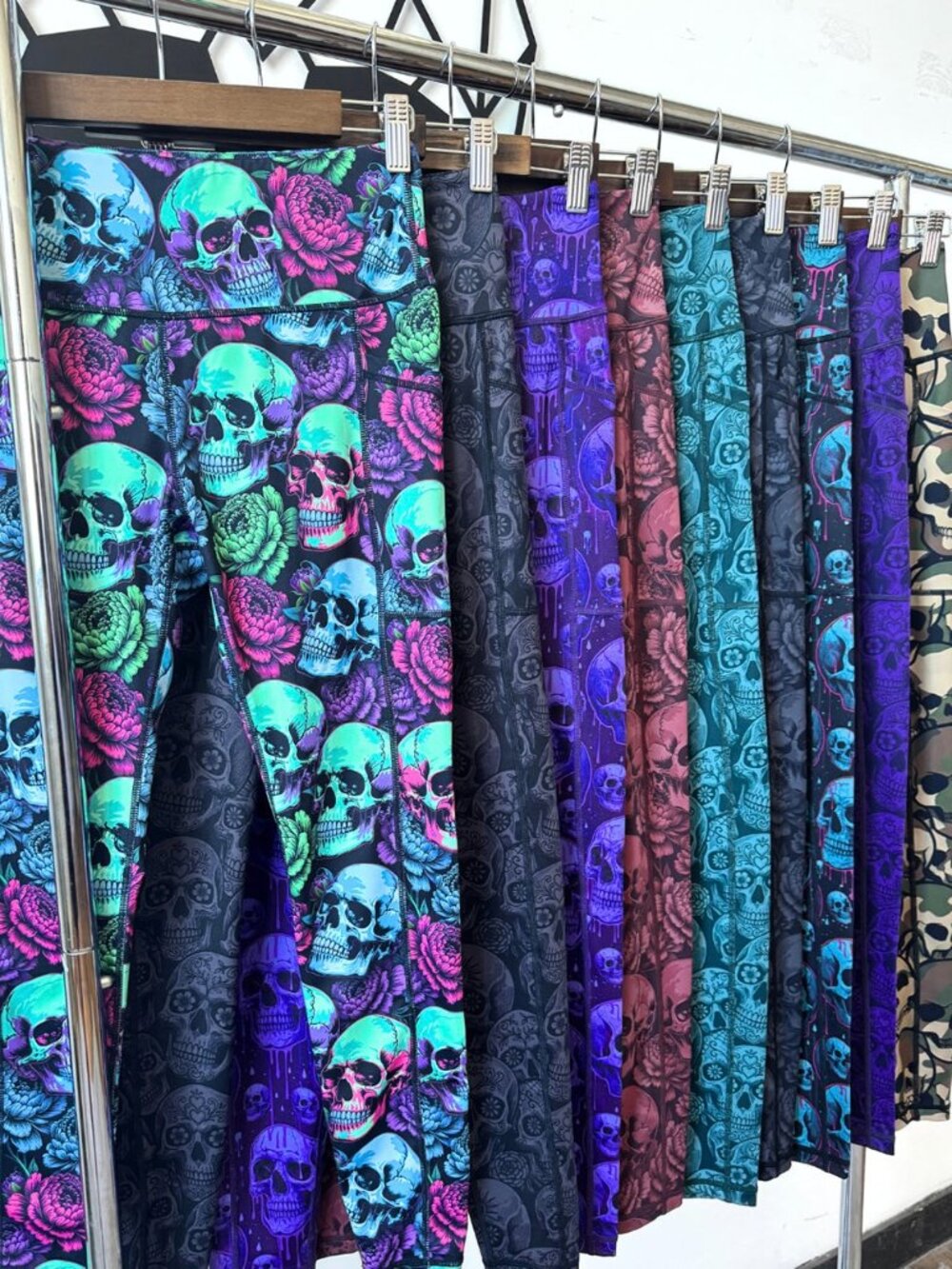 Medium Constantly Varied Gear CVG Sealed Series Skulls Leggings SURPRISE PRINT - Picture 5 of 16